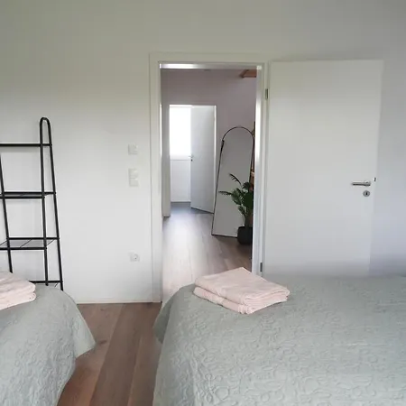 Haus Fuer 8 Gaeste Mit Garten Und Parkplatz In Ruhiger Lager