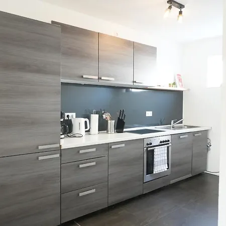 Lägenhet Haus Fuer 8 Gaeste Mit Garten Und Parkplatz In Ruhiger Lager Augsburg