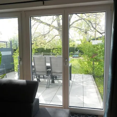 Lägenhet Haus Fuer 8 Gaeste Mit Garten Und Parkplatz In Ruhiger Lager