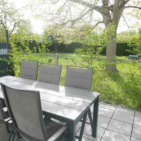 Lägenhet Haus Fuer 8 Gaeste Mit Garten Und Parkplatz In Ruhiger Lager *