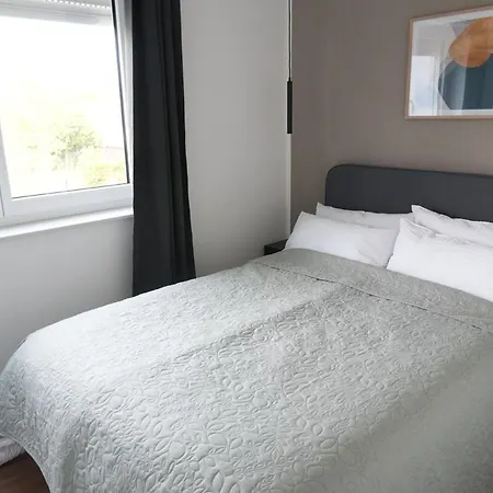Haus Fuer 8 Gaeste Mit Garten Und Parkplatz In Ruhiger Lager