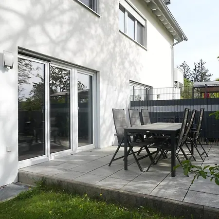 Haus Fuer 8 Gaeste Mit Garten Und Parkplatz In Ruhiger Lager * Augsburg