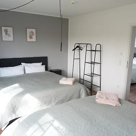 Lägenhet Haus Fuer 8 Gaeste Mit Garten Und Parkplatz In Ruhiger Lager