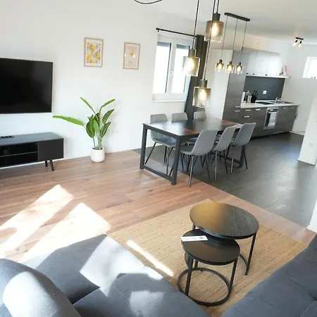 Διαμέρισμα Haus Fuer 8 Gaeste Mit Garten Und Parkplatz In Ruhiger Lager *