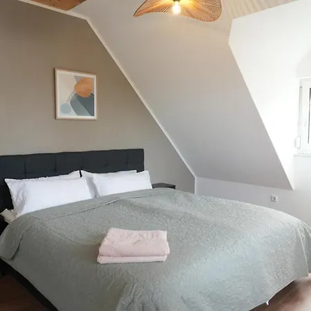 Haus Fuer 8 Gaeste Mit Garten Und Parkplatz In Ruhiger Lager