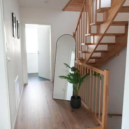 Lägenhet Haus Fuer 8 Gaeste Mit Garten Und Parkplatz In Ruhiger Lager *