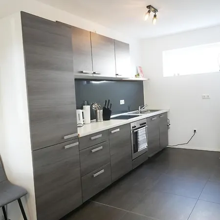Lägenhet Haus Fuer 8 Gaeste Mit Garten Und Parkplatz In Ruhiger Lager Augsburg