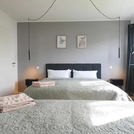 Haus Fuer 8 Gaeste Mit Garten Und Parkplatz In Ruhiger Lager * Augsburg