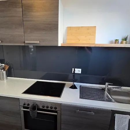 Haus Fuer 8 Gaeste Mit Garten Und Parkplatz In Ruhiger Lager Aψβούργη