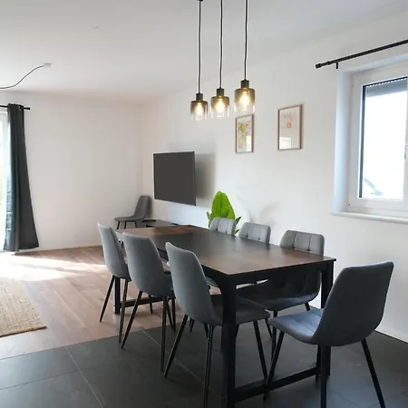 Διαμέρισμα Haus Fuer 8 Gaeste Mit Garten Und Parkplatz In Ruhiger Lager *