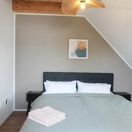 Haus Fuer 8 Gaeste Mit Garten Und Parkplatz In Ruhiger Lager * Augsburg